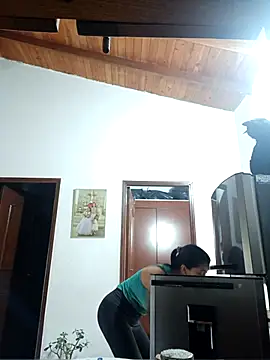 LunaZambrano online show from February 19, 2026, 2:47 pm