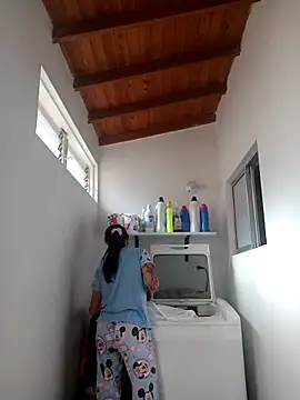 LunaZambrano online show from March 18, 2026, 1:46 pm