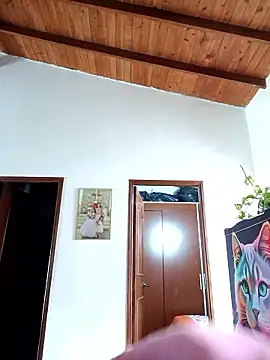 LunaZambrano online show from January 14, 2026, 1:48 pm