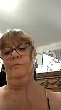 bellaau online show from January 17, 2025, 6:23 pm