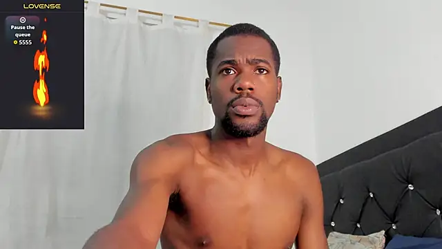 Snapshot of santi_brown chatting on November 20, 2025, 11:14 pm santi brown online show from November 20, 2025, 11:14 pm