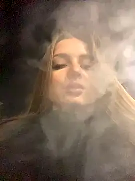 KrisMagnoly online show from November 26, 2025, 5:02 pm