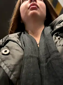 KrisMagnoly online show from November 23, 2025, 5:23 pm