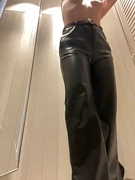 KrisMagnoly online show from March 8, 2026, 4:21 pm