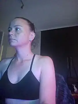 Snapshot of MrsBunnyBum chatting on April 10, 2026, 7:26 am MrsBunnyBum online show from April 10, 2026, 7:26 am