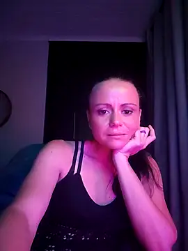 Snapshot of MrsBunnyBum chatting on April 7, 2026, 5:37 pm MrsBunnyBum online show from April 7, 2026, 5:37 pm