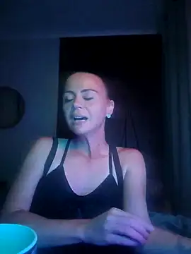 Snapshot of MrsBunnyBum chatting on April 13, 2026, 5:50 pm MrsBunnyBum online show from April 13, 2026, 5:50 pm