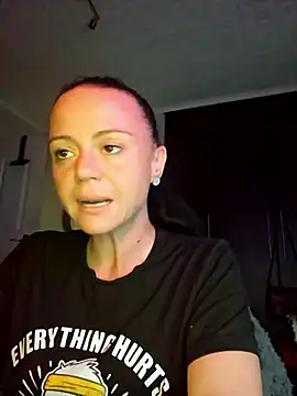 Snapshot of MrsBunnyBum chatting on April 9, 2026, 6:19 am MrsBunnyBum online show from April 9, 2026, 6:19 am