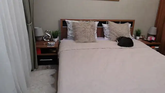 sensualEmilia online show from November 13, 2025, 5:50 pm