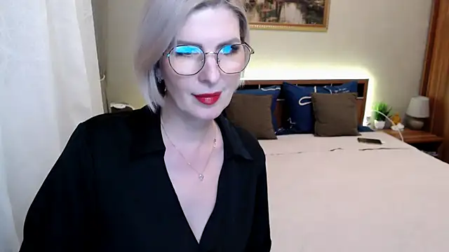 sensualEmilia online show from May 10, 2026, 6:10 pm