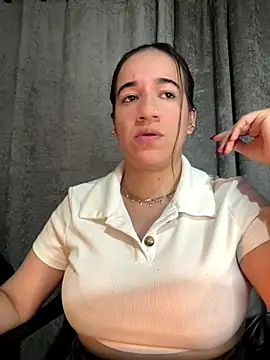 Snapshot of Antonellachic73 chatting on December 6, 2024, 3:24 am Antonellachic73 online show from December 6, 2024, 3:24 am