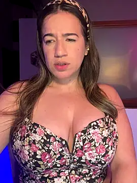 Snapshot of Antonellachic73 chatting on October 18, 2025, 2:24 am Antonellachic73 online show from October 18, 2025, 2:24 am