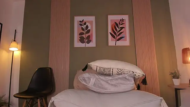 Snapshot of Antonellachic73 chatting on December 4, 2024, 2:47 am Antonellachic73 online show from December 4, 2024, 2:47 am