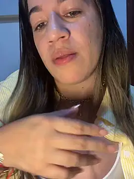 Snapshot of Antonellachic73 chatting on October 11, 2025, 12:44 am Antonellachic73 online show from October 11, 2025, 12:44 am