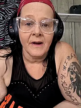 davisdesiresxh online show from November 3, 2025, 2:42 pm