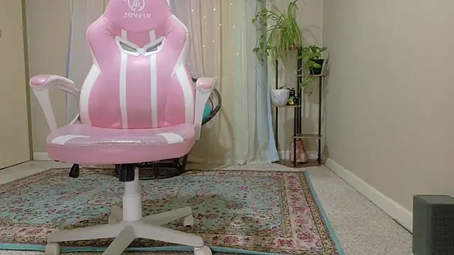 Emihaze online show from March 24, 2026, 5:13 pm