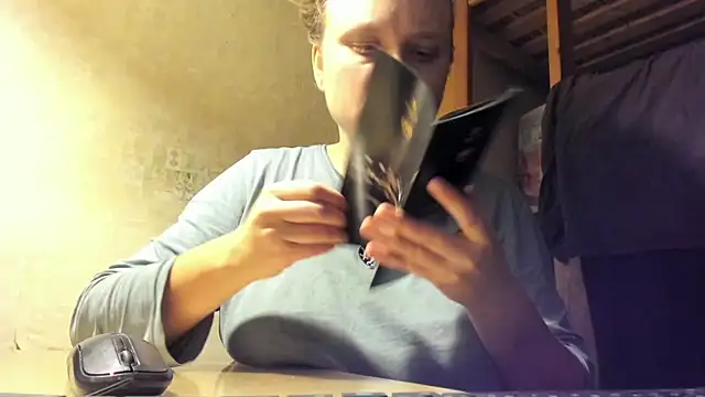 Snapshot of FrumCake chatting on January 22, 2025, 1:20 am FrumCake online show from January 22, 2025, 1:20 am