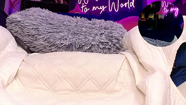 Katiehill 1 online show from April 14, 2026, 9:42 pm