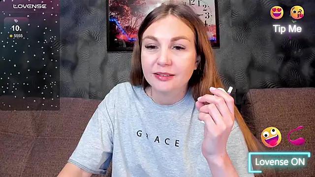 CassieMils online show from November 4, 2025, 10:52 am