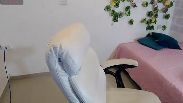 Snapshot of tania_sweet__ chatting on October 31, 2025, 5:09 pm tania sweet online show from October 31, 2025, 5:09 pm