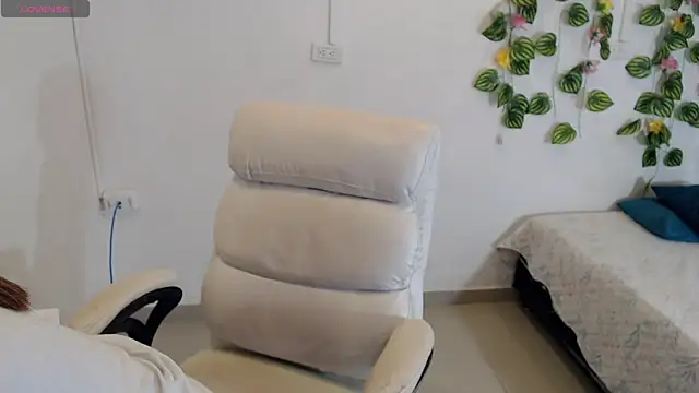 Snapshot of tania_sweet__ chatting on October 9, 2025, 3:23 pm tania sweet online show from October 9, 2025, 3:23 pm