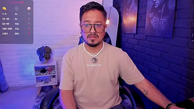 DaviidEvans  online show from May 23, 2026, 4:39 pm