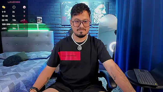 Snapshot of DaviidEvans_ chatting on July 4, 2026, 7:40 pm DaviidEvans online show from July 4, 2026, 7:40 pm