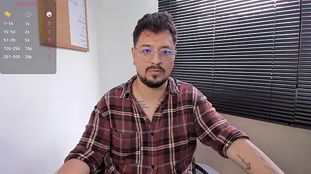 Snapshot of DaviidEvans_ chatting on December 13, 2024, 4:27 pm DaviidEvans online show from December 13, 2024, 4:27 pm