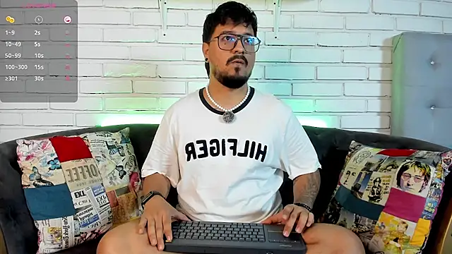 Snapshot of DaviidEvans_ chatting on November 27, 2025, 11:32 am DaviidEvans online show from November 27, 2025, 11:32 am