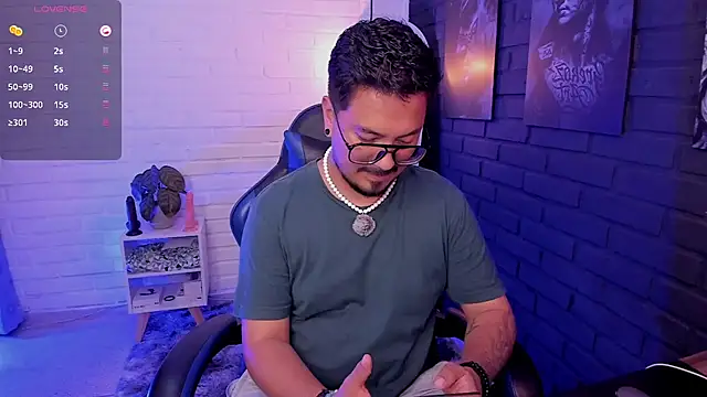 DaviidEvans  online show from May 25, 2026, 1:27 am