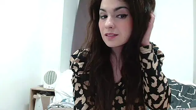 desirmiss1 online show from December 18, 2025, 7:46 am