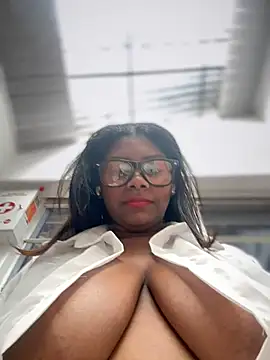 Snapshot of Tayra_Siny chatting on February 22, 2025, 6:30 pm Tayra Siny online show from February 22, 2025, 6:30 pm