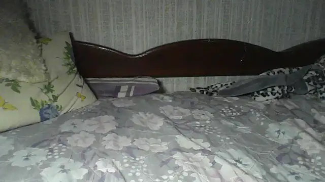 Alma Evelynne online show from April 4, 2026, 6:47 pm