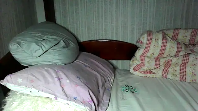 Snapshot of Alma_Evelynne chatting on December 2, 2025, 11:06 pm Alma Evelynne online show from December 2, 2025, 11:06 pm