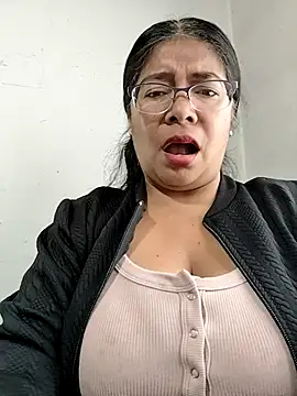 Snapshot of __valentina18 chatting on October 29, 2025, 1:10 pm   valentina18 online show from October 29, 2025, 1:10 pm