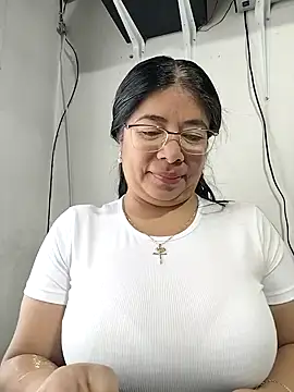   valentina18 online show from July 27, 2026, 1:07 pm