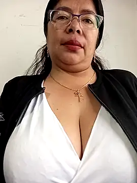 Snapshot of __valentina18 chatting on March 22, 2025, 1:30 pm   valentina18 online show from March 22, 2025, 1:30 pm