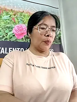   valentina18 online show from May 26, 2026, 12:25 pm