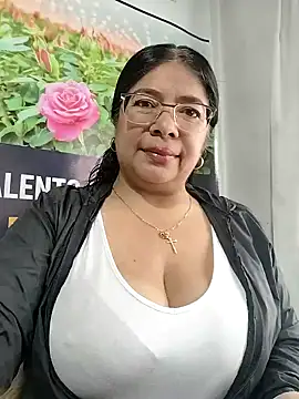   valentina18 online show from May 13, 2026, 1:07 pm