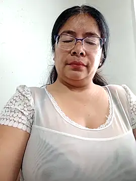 Snapshot of __valentina18 chatting on February 25, 2025, 1:43 pm   valentina18 online show from February 25, 2025, 1:43 pm