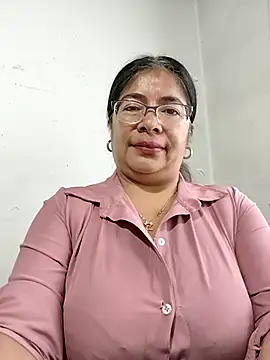 Snapshot of __valentina18 chatting on October 28, 2025, 1:10 pm   valentina18 online show from October 28, 2025, 1:10 pm