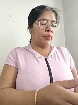   valentina18 online show from November 29, 2025, 1:55 pm