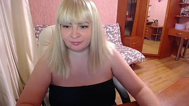 Snapshot of -MeowMeow chatting on October 5, 2025, 2:19 pm -MeowMeow online show from October 5, 2025, 2:19 pm