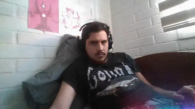 Snapshot of hung_weeb chatting on April 15, 2026, 4:22 pm hung weeb online show from April 15, 2026, 4:22 pm