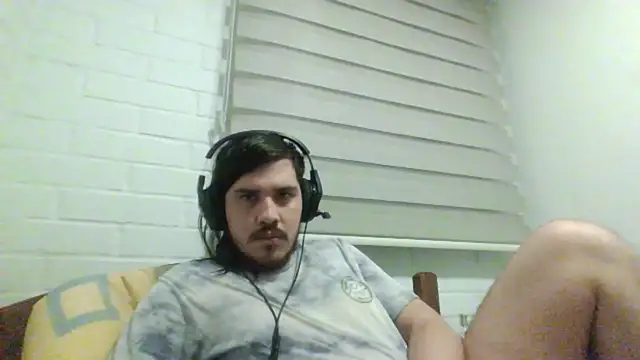 Snapshot of hung_weeb chatting on March 31, 2026, 3:19 am hung weeb online show from March 31, 2026, 3:19 am