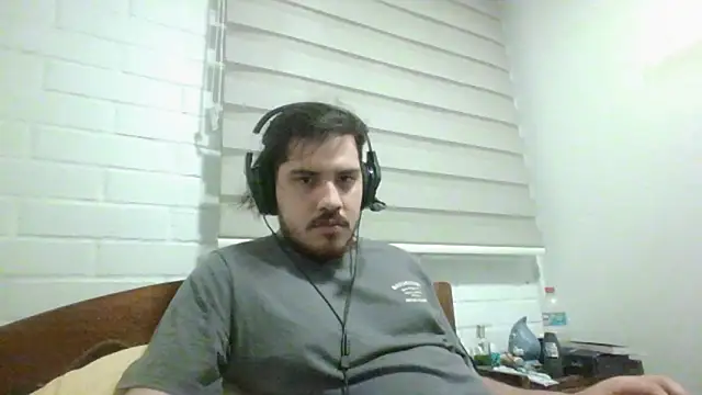 Snapshot of hung_weeb chatting on April 1, 2026, 3:19 am hung weeb online show from April 1, 2026, 3:19 am