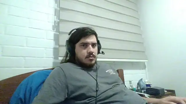 Snapshot of hung_weeb chatting on April 4, 2026, 1:23 am hung weeb online show from April 4, 2026, 1:23 am