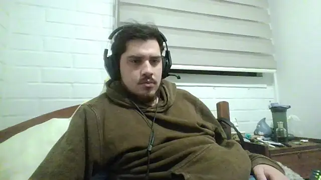 Snapshot of hung_weeb chatting on April 15, 2026, 4:18 am hung weeb online show from April 15, 2026, 4:18 am