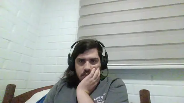 Snapshot of hung_weeb chatting on April 2, 2026, 2:30 am hung weeb online show from April 2, 2026, 2:30 am