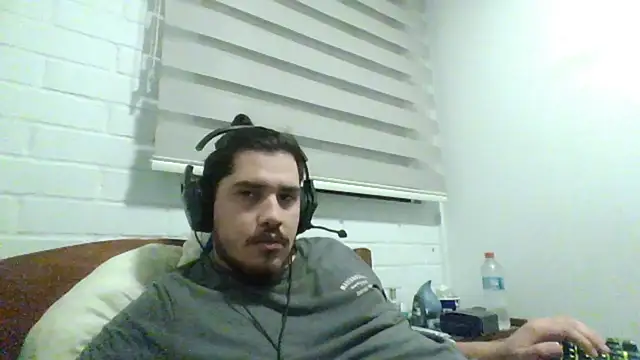 Snapshot of hung_weeb chatting on April 3, 2026, 3:35 am hung weeb online show from April 3, 2026, 3:35 am